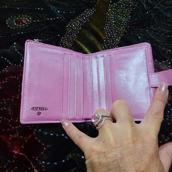Chanel Camelia Iridescent Wallet - Picture 11 of 17